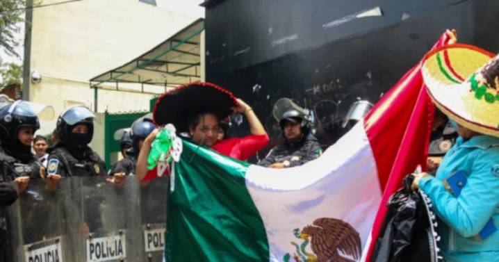 Ordenan a Lady Racista que se disculpe con poli