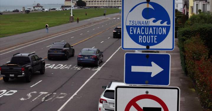 Following fires and a tsunami, a push to force L.A. to finally analyze evacuation routes
