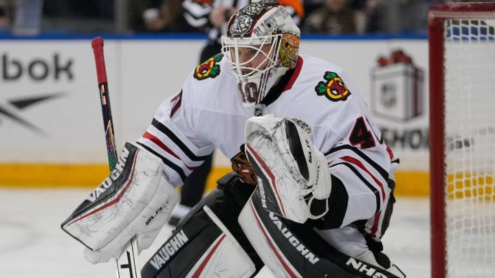 Blackhawks sign goalie Arvid Soderblom to 2