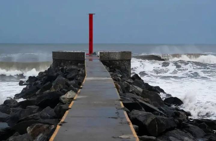 Fuerte sismo en el Pacífico activa alertas costeras en Alaska, Hawái, Japón y Rusia