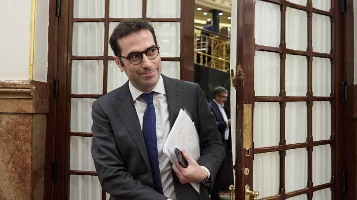 Bruselas expedienta a España por intervenir en la OPA de BBVA a Sabadell y dar poder al Gobierno para frenarla