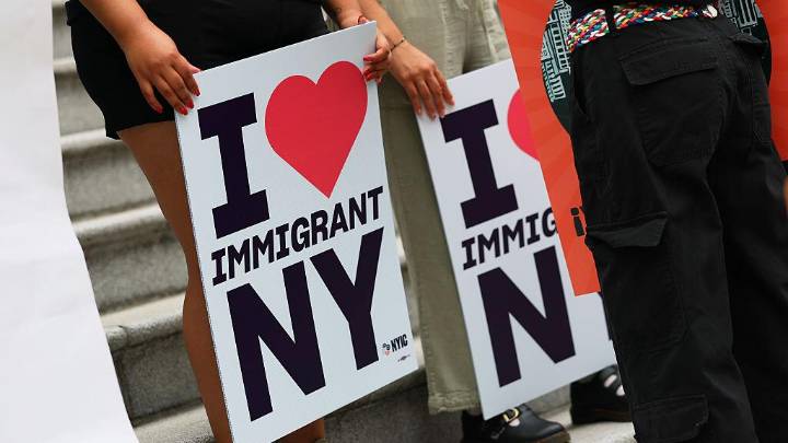 Gobierno federal presenta demanda contra NYC por sus políticas de ciudad santuario