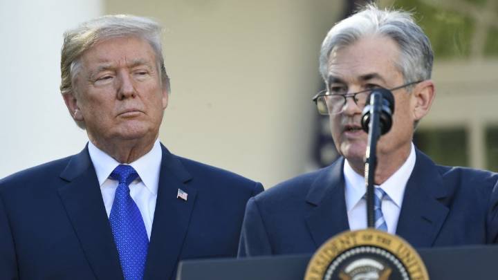 Trump dice que es "muy improbable" que cese a Powell a pesar de tener un borrador con su despido