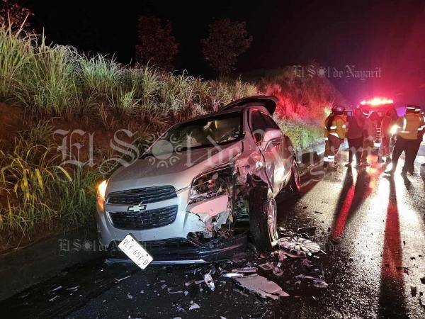 4 heridos, es el saldo de un brutal choque en el libramiento norte de Tepic