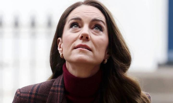 Descubrieron a Kate Middleton junto a otro hombre en medio de sus millonarias vacaciones