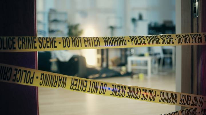 Hombre hallado muerto a tiros y mujer herida en un remoto sector de Houston