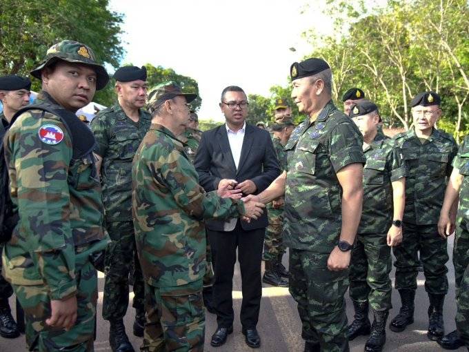 Tailandia acusa a Camboya de violar el alto el fuego horas después de su acuerdo de frenar los intensos combates