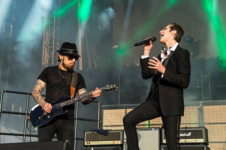 Battle of bandmates: Jane’s Addiction members file lawsuits against each other after fight on Boston stage