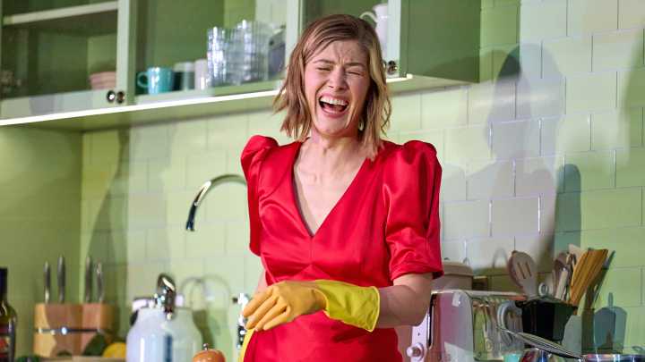 Inter Alia: Rosamund Pike is 'electric' in gut