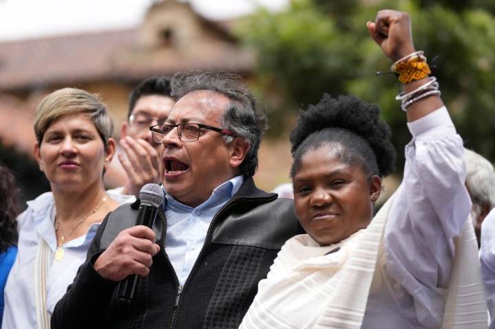 “Pasé de heroína a traidora”: Vicepresidenta de Colombia advierte división en el gobierno y racismo