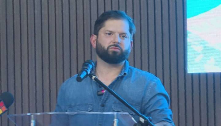 Presidente Boric asistió a aniversario del Frente Amplio: "Los que vienen serán mejores que los que estamos"