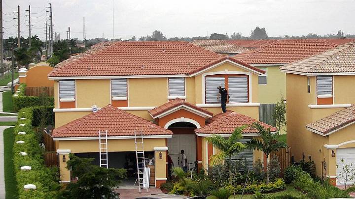 Una aseguradora pide más del doble… y consigue 31.5%: suben seguros por huracanes en Florida