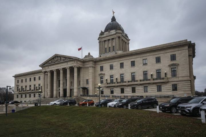 Manitoba government poll suggests concerns over health care, crime and immigration