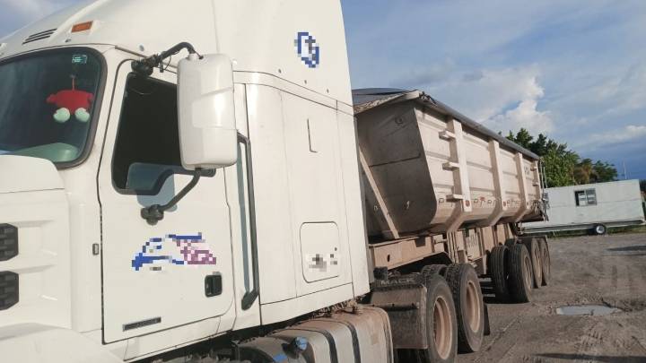 Se lo vuelven a robar; desaparece tráiler que transportaba oro y plata… ahora del corralón en Jalisco