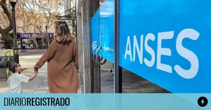 ¿Cuál es el pago único para madres de la AUH y cómo acceder al monto retenido por ANSES?