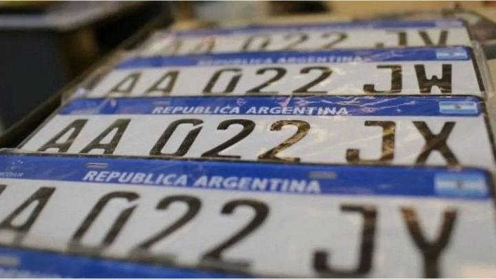 Diputados: la oposición pidió explicaciones al Gobierno por faltante de patentes de autos en el país