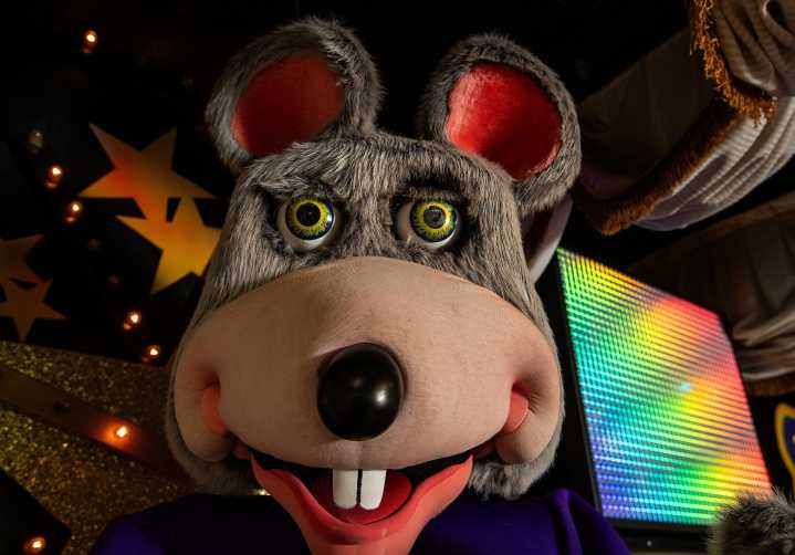 Chuck E. Cheese mascot busted for debit card theft in Florida: Police