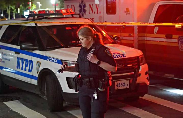 Violador violento ataca a una mujer en su casa en Queens y roba sábanas tras agredirla sexualmente