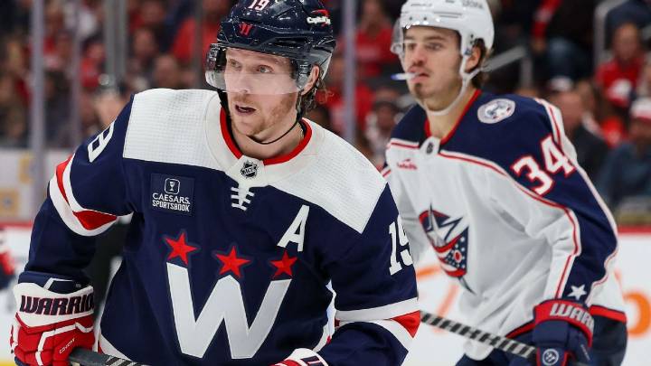 Ex-Capitals C Nicklas Backstrom to resume hockey in Sweden