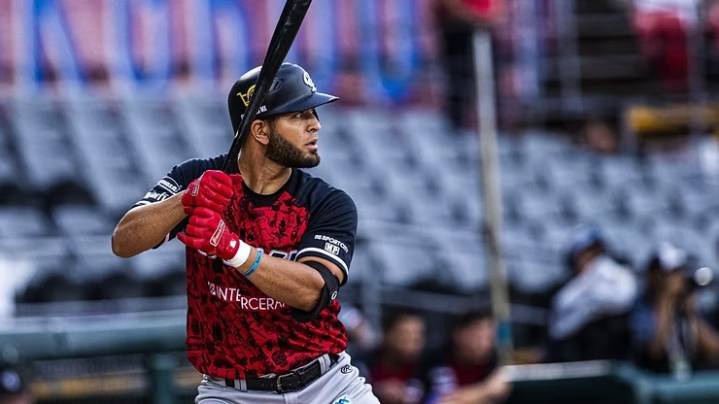 Pericos de Puebla refuerzan su receptoría con el venezolano Gabriel Lino