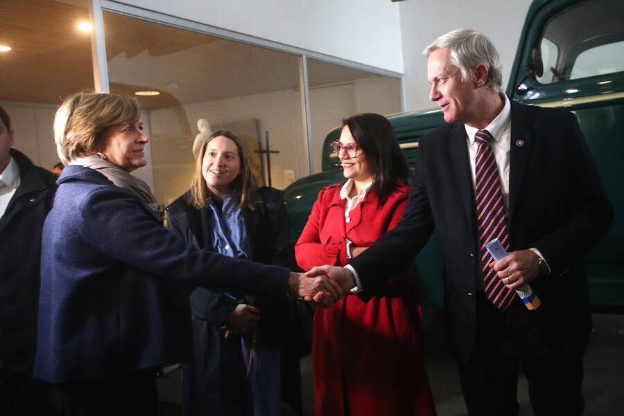 Así fue el tenso primer cara a cara entre Matthei y Kast tras la acusación de “campaña de desinformación”
