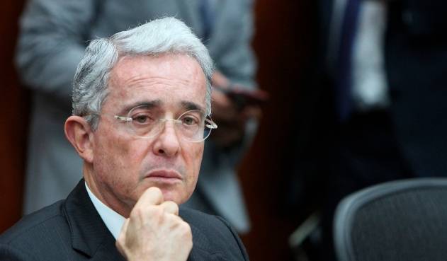 Condenan a expresidente Uribe a 12 años de arresto domiciliario por fraude procesal y soborno