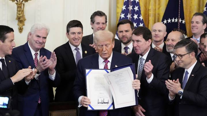 Trump signs first-of-its-kind cryptocurrency regulation bill at formal White House ceremony