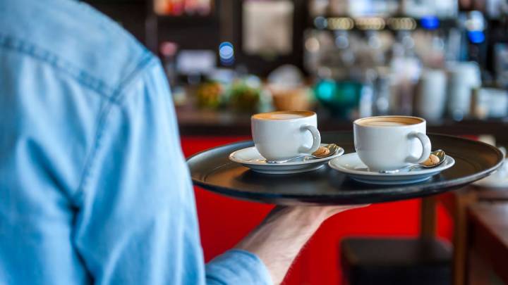 España supera por primera vez los 22 millones de trabajadores y reduce la tasa de paro hasta su nivel más bajo desde 2007