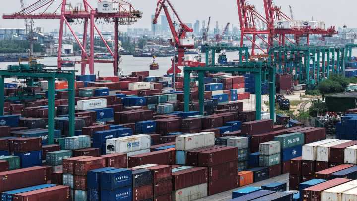 U.S. and China to talk trade in Stockholm with eye on Trump