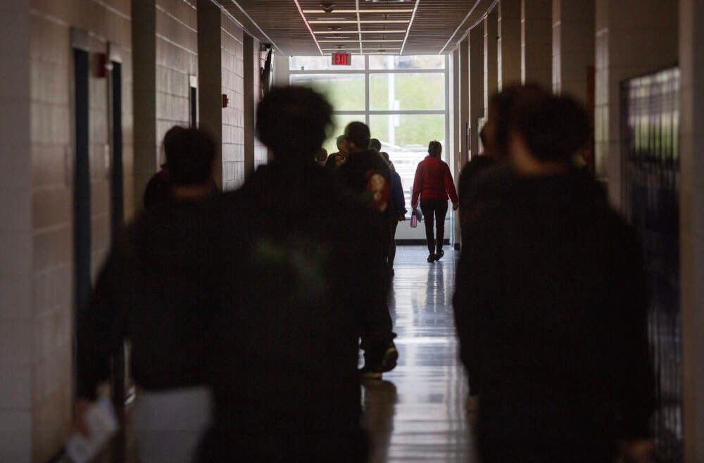 Cómo las operaciones reales y por rumores del ICE han impactado a las escuelas locales