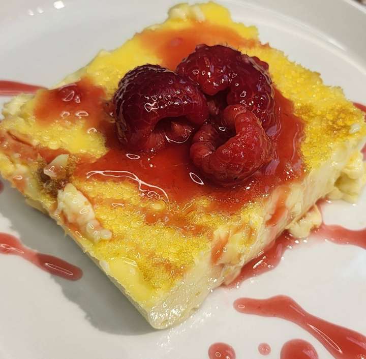 Baked custard with raspberry sauce