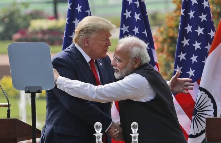 Trump formaliza aranceles del 25% a India y sanciones adicionales si compran petróleo ruso