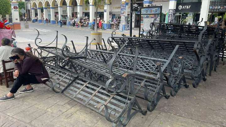 Inician remodelación del Parque Juárez en Tehuacán con retiro de bancas