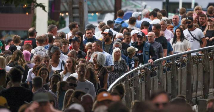Bristol Harbour Festival camera ban for 'professional photographers' sparks fury