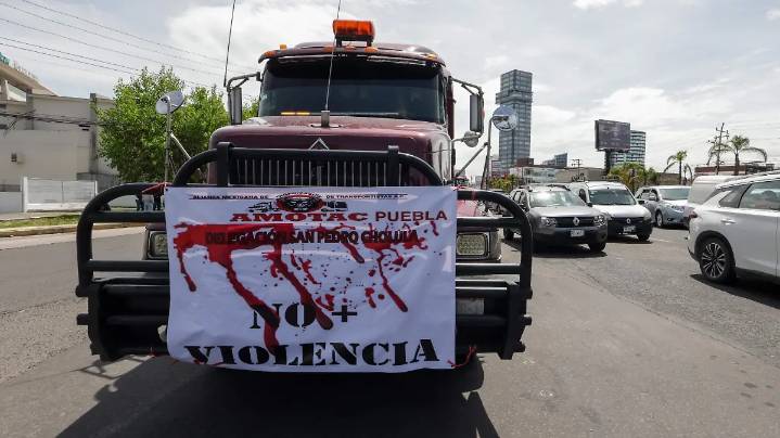 Transportistas reportan 30 asaltos diarios; acusan presunta colusión de guardias nacionales