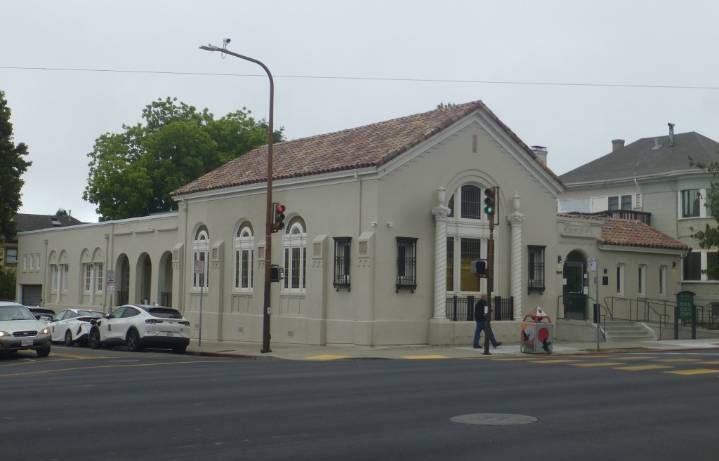 Berkeley, a Look Back: 1925 council OKs rezoning corner for mortuary
