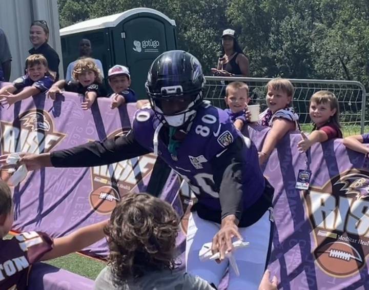 Ravens tight end Likely could miss start of season after fracturing foot