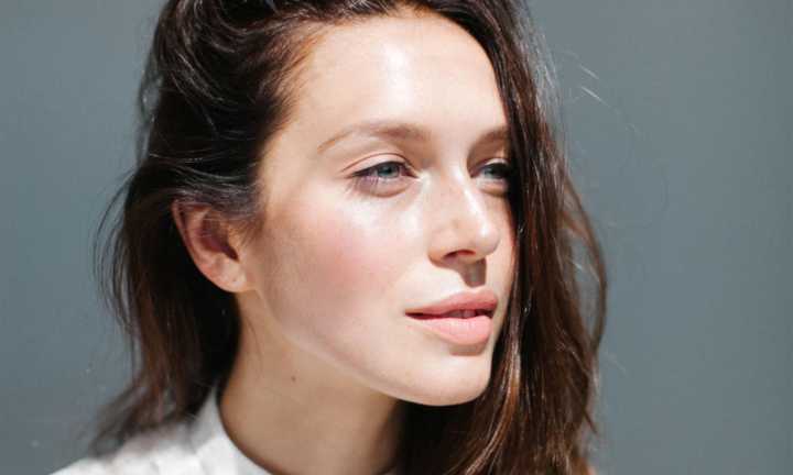 An Esthetician Shares How To Fix "Oily Dehydrated" Skin