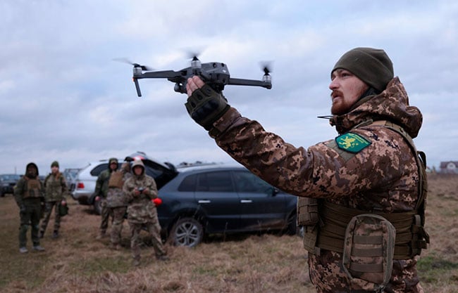 Sicarios de México y Colombia se infiltran en Ucrania para entrenarse en el uso de drones