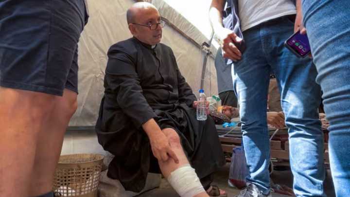 Gaza: un ataque israelí hirió al cura argentino que hablaba todos los días con el Papa Francisco