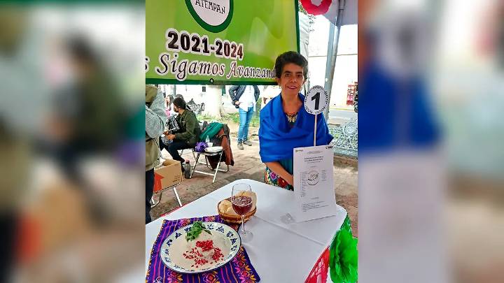 Sonia Becerra honra el legado de su suegra en la preparación de chiles en nogada en Tlaxcala
