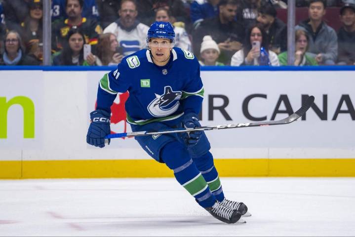 Canucks trade Dakota Joshua to Maple Leafs for fourth