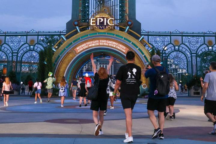 Comcast: Epic Universe theme park debut boosting revenue