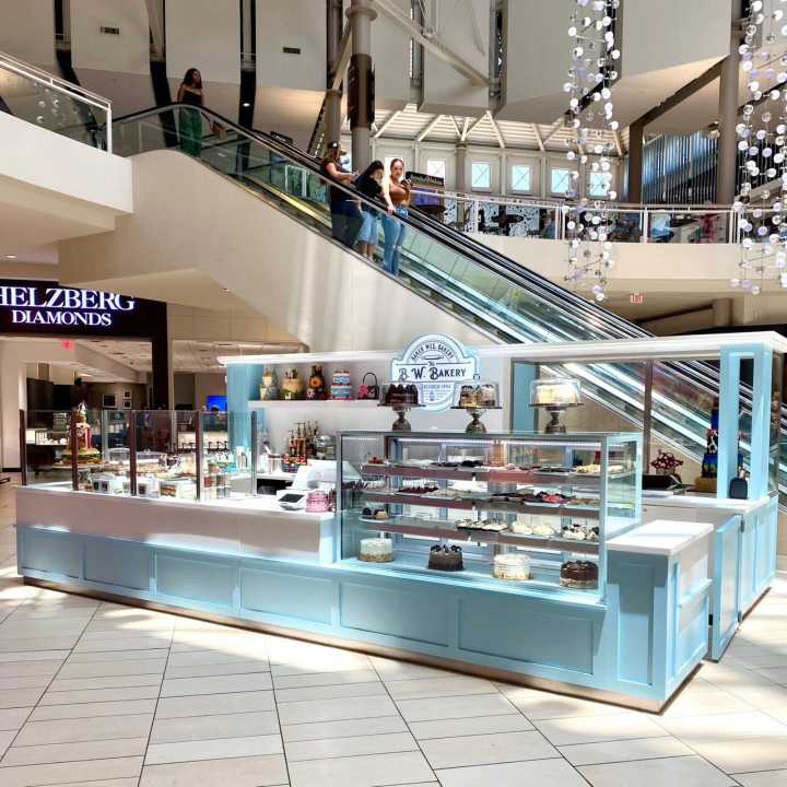 Baker Wee turns 30 in Phoenix, opens Glendale mall kiosk