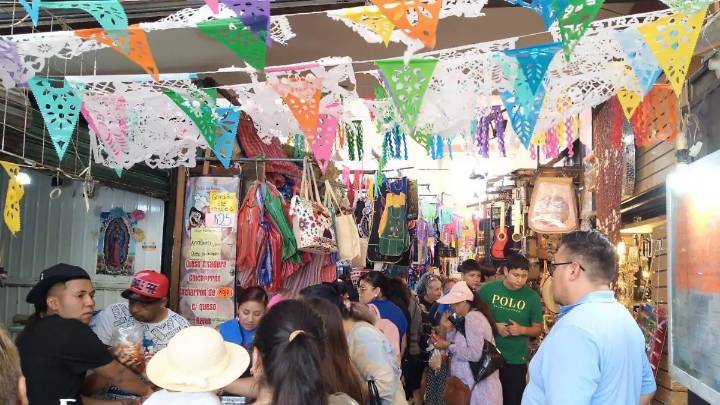 Turistas abarrotan el Mercado Hidalgo; esperan hasta 90% de incremento en ventas