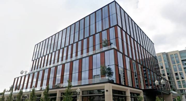 Expanding AI tech company leases South Bay office building