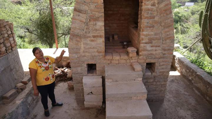 Artesanas de Los Reyes Metzontla: barro bruñido, herencia y resistencia sin apoyo