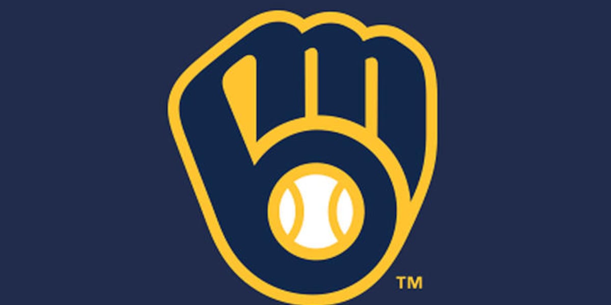 Brewers fall to Cubs 10-3, lead NL Central by 1 game after showdown series