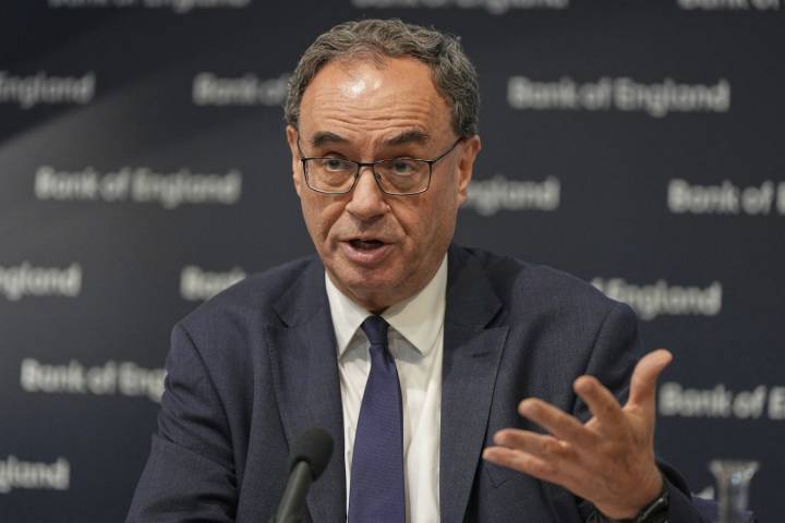 Bank of England could cut base rate if jobs market continues to slow