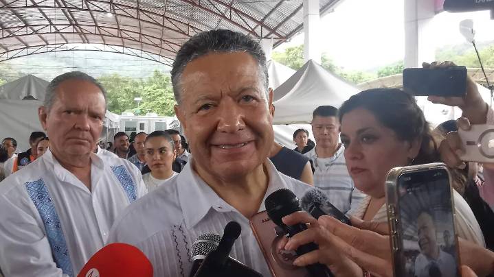 Julio Menchaca anuncia inversión de 33.5 mdp para carreteras de Calnali